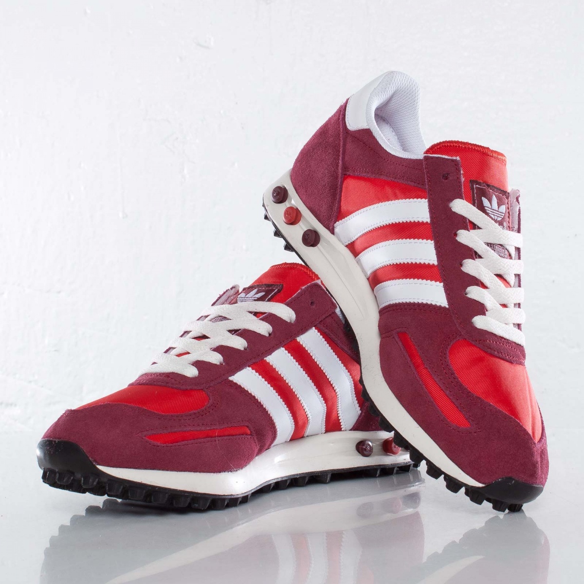 La trainers red best sale